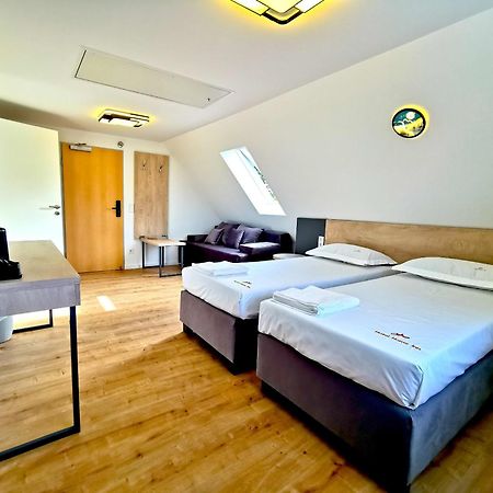 Home Inn Hotel Дормаген Экстерьер фото