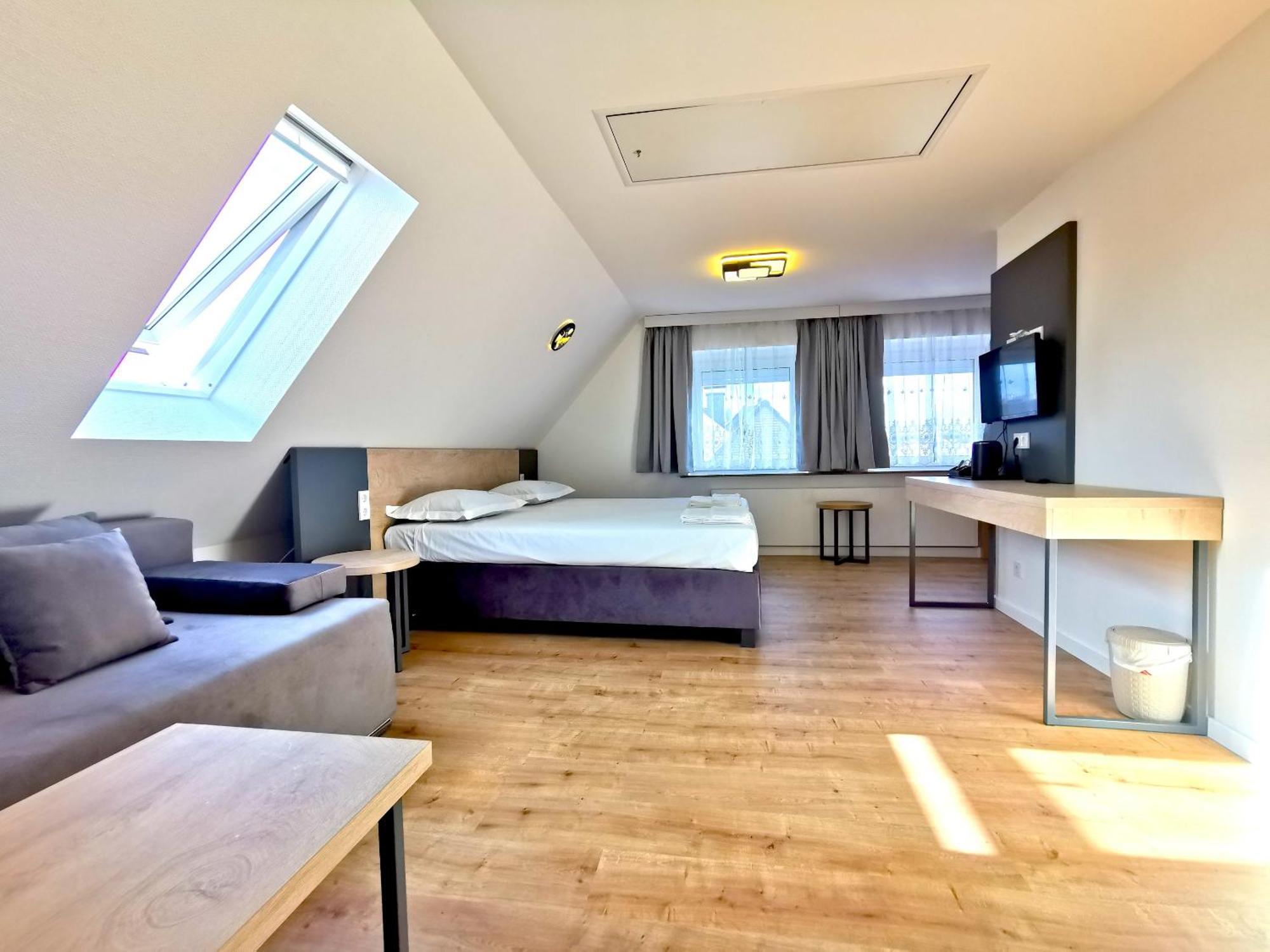 Home Inn Hotel Дормаген Экстерьер фото